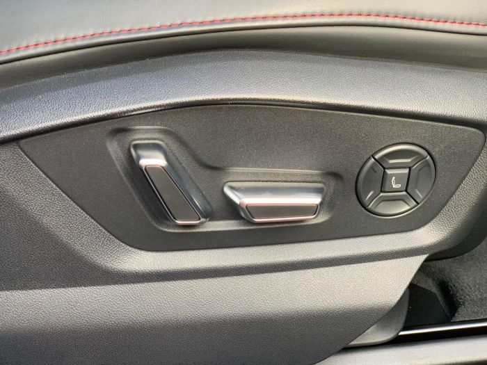 Audi Rs Q8 4.0 RS Q8 TFSI Quattro Vorsprung 5dr Tiptronic RED STITCHED LEATHER AS NEW... Estate Petrol Black