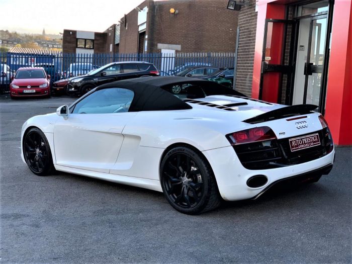 Audi R8 5.2 FSI Quattro 2dr R Tronic Convertible Petrol White