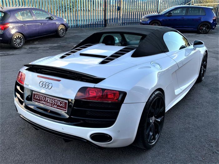 Audi R8 5.2 FSI Quattro 2dr R Tronic Convertible Petrol White