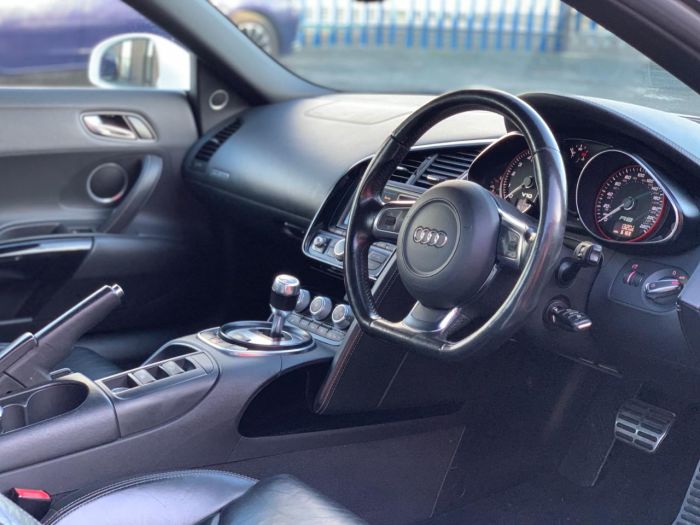 Audi R8 5.2 FSI Quattro 2dr R Tronic Convertible Petrol White