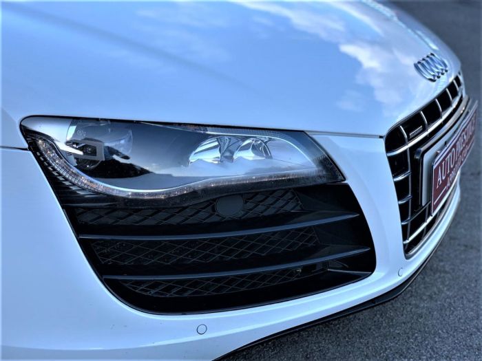 Audi R8 5.2 FSI Quattro 2dr R Tronic Convertible Petrol White