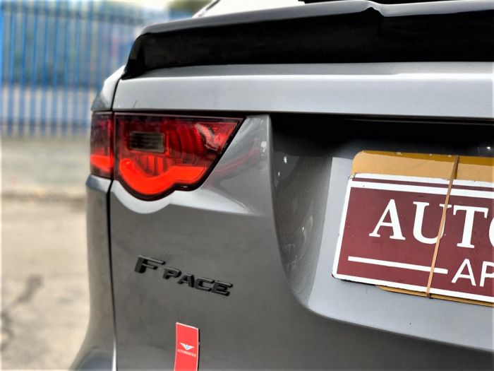 Jaguar F-pace 3.0d V6 S 5dr Auto AWD GTS UPGRADES PANROOF REAR ENTERTAINMENT Estate Diesel Grey