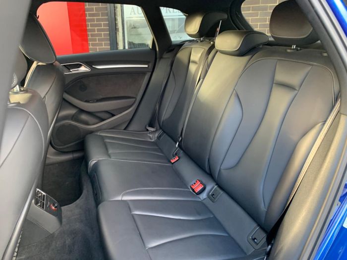 Audi RS3 2.5 TFSI RS 3 Quattro 5dr S Tronic PANROOD DYNAMIC PACK Hatchback Petrol Blue