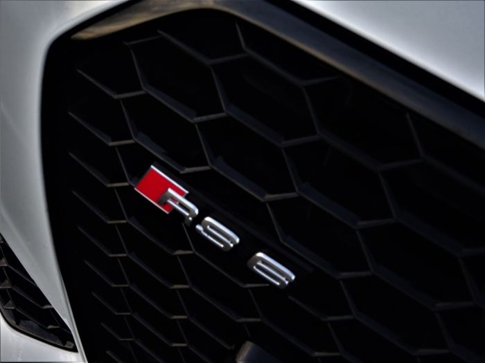 Audi RS6 4.0T FSI Quattro AVANT 65 REG AUDI EXCLUSIVE EDITION EVERY EXTRA Estate Petrol Suzuka Grey