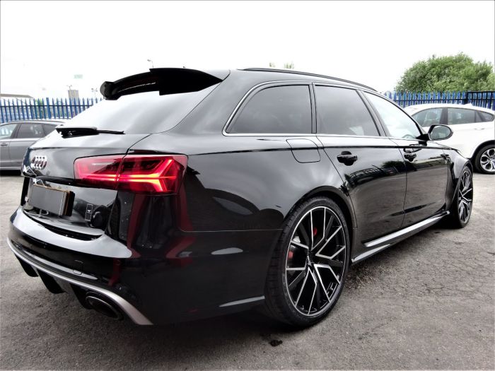 Audi RS6 4.0T FSI Quattro RS 6 Performance 5dr Tip Auto CRYSTAL BLACK BRAND NEW 120 MILES ONLY 67 REG 2018 Estate Petrol Black