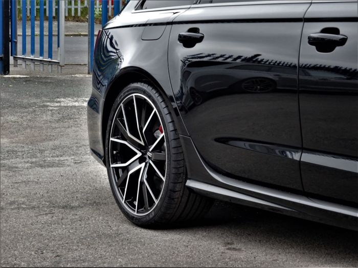 Audi RS6 4.0T FSI Quattro RS 6 Performance 5dr Tip Auto CRYSTAL BLACK BRAND NEW 120 MILES ONLY 67 REG 2018 Estate Petrol Black