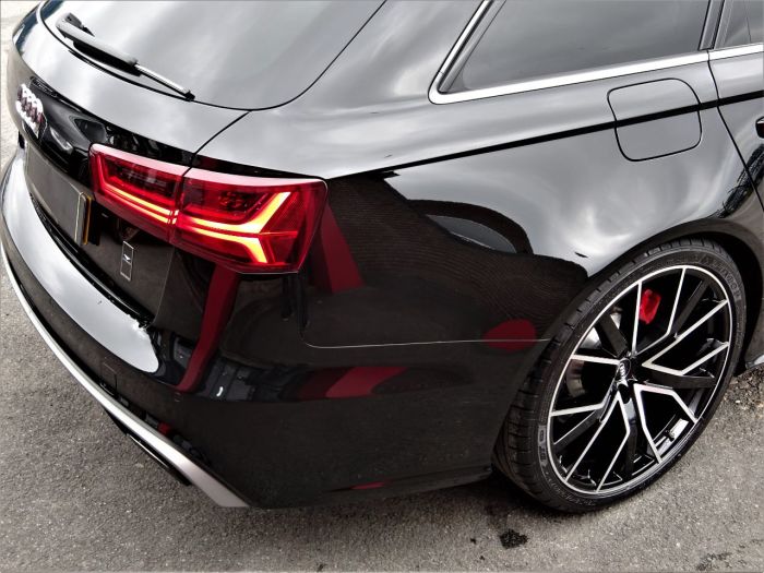Audi RS6 4.0T FSI Quattro RS 6 Performance 5dr Tip Auto CRYSTAL BLACK BRAND NEW 120 MILES ONLY 67 REG 2018 Estate Petrol Black