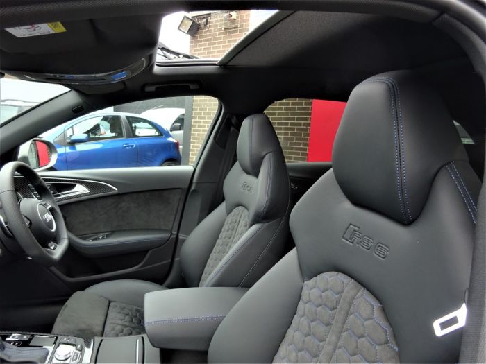 Audi RS6 4.0T FSI Quattro RS 6 Performance 5dr Tip Auto CRYSTAL BLACK BRAND NEW 120 MILES ONLY 67 REG 2018 Estate Petrol Black