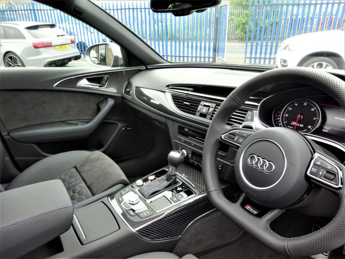 Audi RS6 4.0T FSI Quattro RS 6 Performance 5dr Tip Auto CRYSTAL BLACK BRAND NEW 120 MILES ONLY 67 REG 2018 Estate Petrol Black