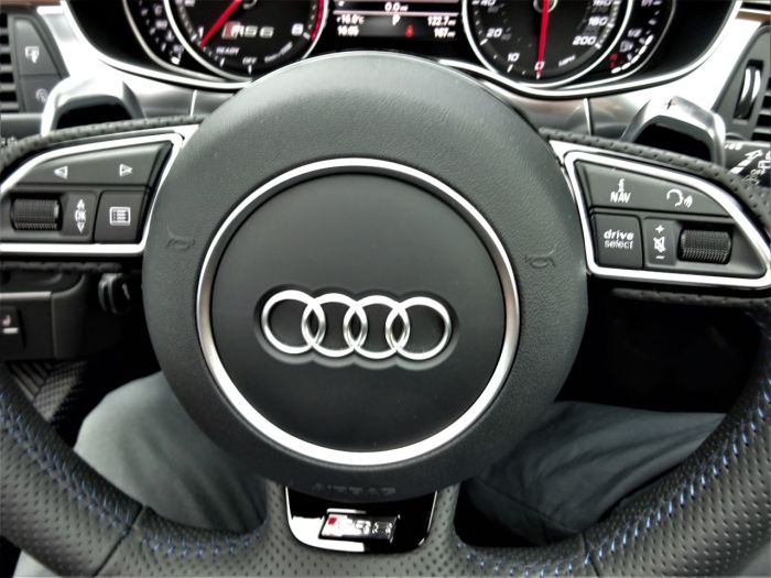 Audi RS6 4.0T FSI Quattro RS 6 Performance 5dr Tip Auto CRYSTAL BLACK BRAND NEW 120 MILES ONLY 67 REG 2018 Estate Petrol Black