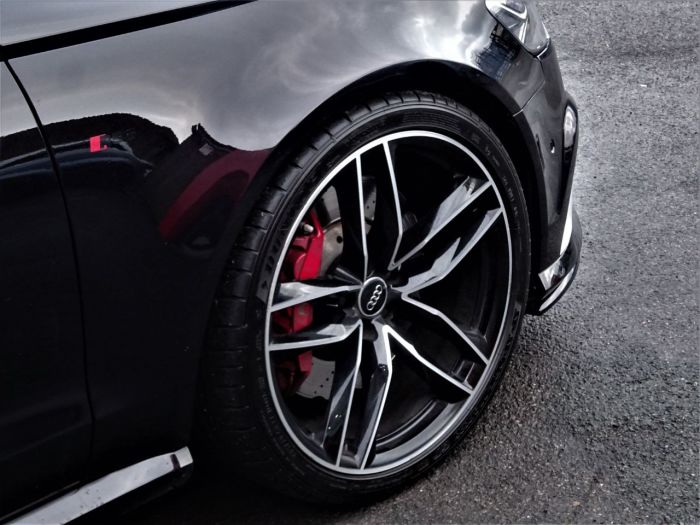 Audi RS6 4.0T FSI Quattro Tip Auto MASSIVE SPECIFICATION 66 REG VERY LOW MILEAGE FROM NEW Estate Petrol Black
