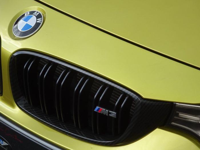 BMW M3 3.0 S-A WITH CARBON PACK RARE AUSTIN YELLOW LOW MILEAGE FBMWSH JUST SERVICED Saloon Petrol Yellow