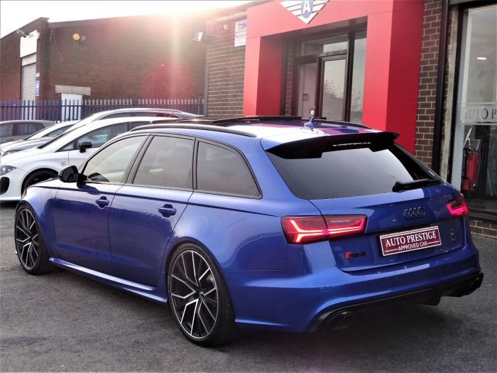 Audi RS6 4.0T FSI Quattro Performance AKRAPOVIC MASSIVE SPEC 67 REG LOW MILEAGE OVER 10K EXTRAS Estate Petrol Sepang Blue Pearl Effect