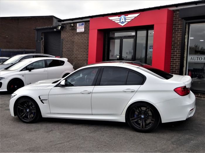 BMW M3 3.0 M3 4dr DCT HUGH SPEC 1 OWNER FROM NEW MINERAL WHITE Saloon Petrol White