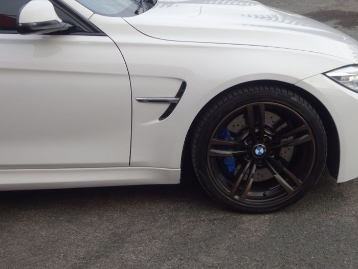 BMW M3 3.0 M3 4dr DCT HUGH SPEC 1 OWNER FROM NEW MINERAL WHITE Saloon Petrol White