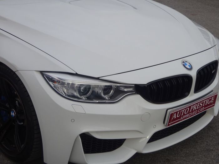 BMW M3 3.0 M3 4dr DCT HUGH SPEC 1 OWNER FROM NEW MINERAL WHITE Saloon Petrol White