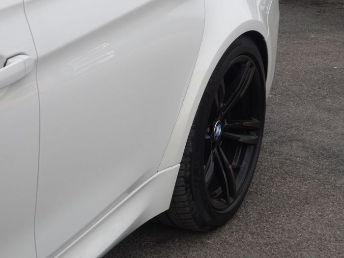 BMW M3 3.0 M3 4dr DCT HUGH SPEC 1 OWNER FROM NEW MINERAL WHITE Saloon Petrol White