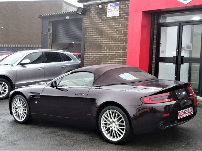 Aston Martin V8 Vantage 4.7 VANTAGE LOW MILEAGE ROADSTER CONVERTIBLE Convertible Petrol Red