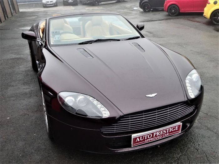 Aston Martin V8 Vantage 4.7 VANTAGE LOW MILEAGE ROADSTER CONVERTIBLE Convertible Petrol Red