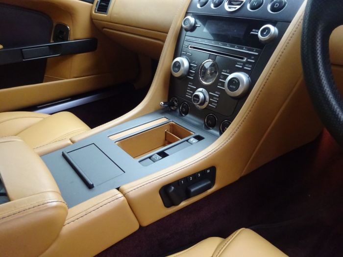 Aston Martin V8 Vantage 4.7 VANTAGE LOW MILEAGE ROADSTER CONVERTIBLE Convertible Petrol Red