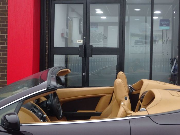 Aston Martin V8 Vantage 4.7 VANTAGE LOW MILEAGE ROADSTER CONVERTIBLE Convertible Petrol Red